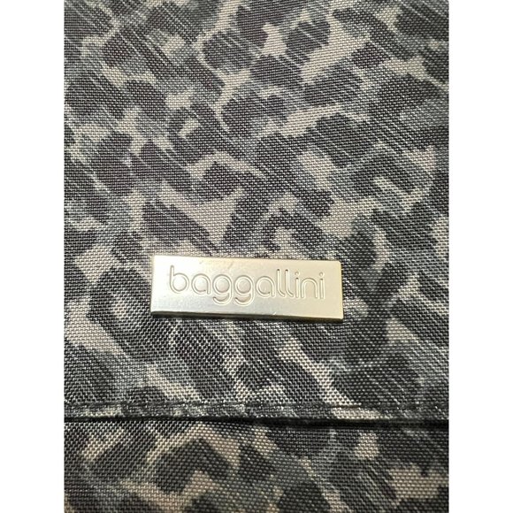 Baggallini Charcoal Cheetah Print Crossbody Bag Adj Strap Front Flap NWOT - Picture 2 of 5